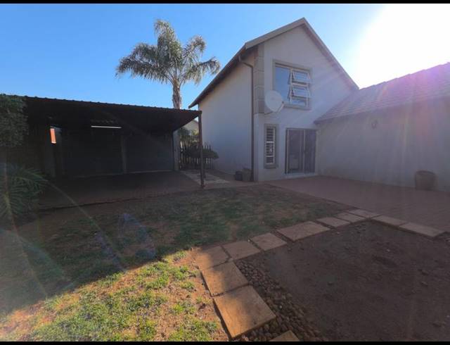 4 BEDROOM CLUSTER FOR SALE IN POMONA